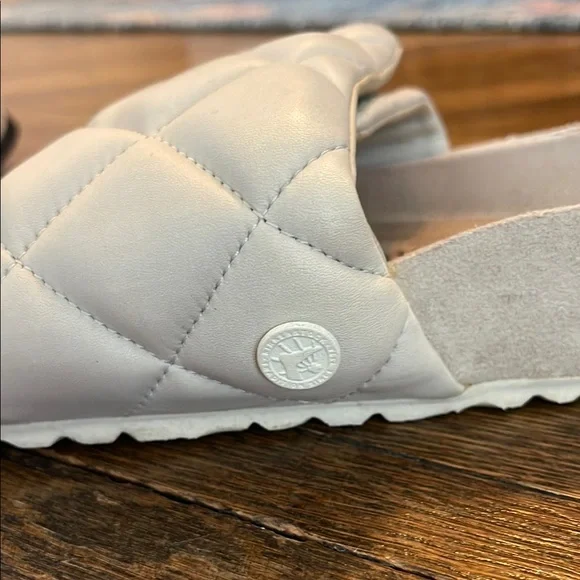 1774 Birkenstock Quilted Slide Sandals in Cream - Picture 6 of 8